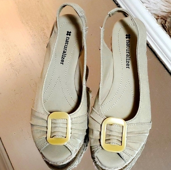 Naturalizer Sandals size 6M Excellent condition beautiful Khaki color fabric - Picture 10 of 15